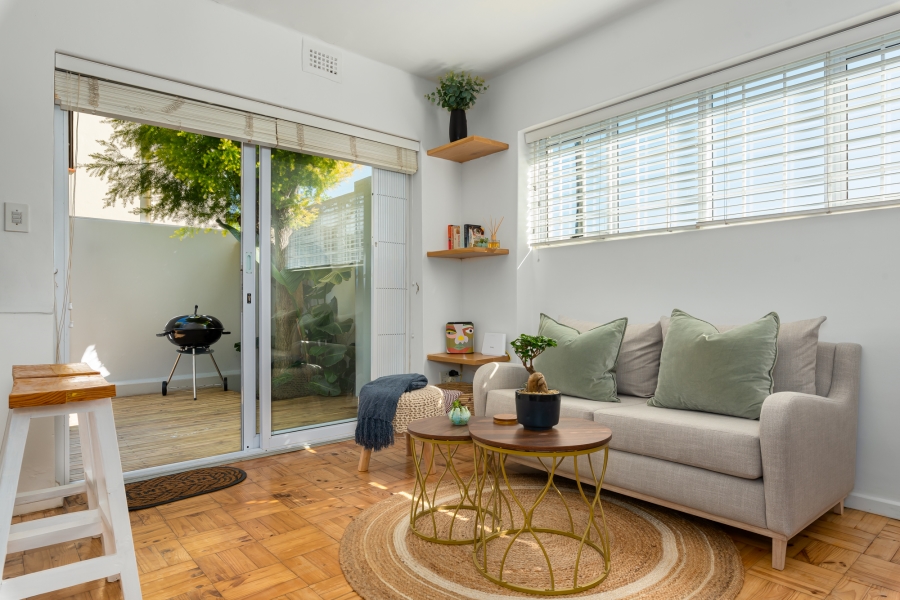 1 Bedroom Property for Sale in Vredehoek Western Cape